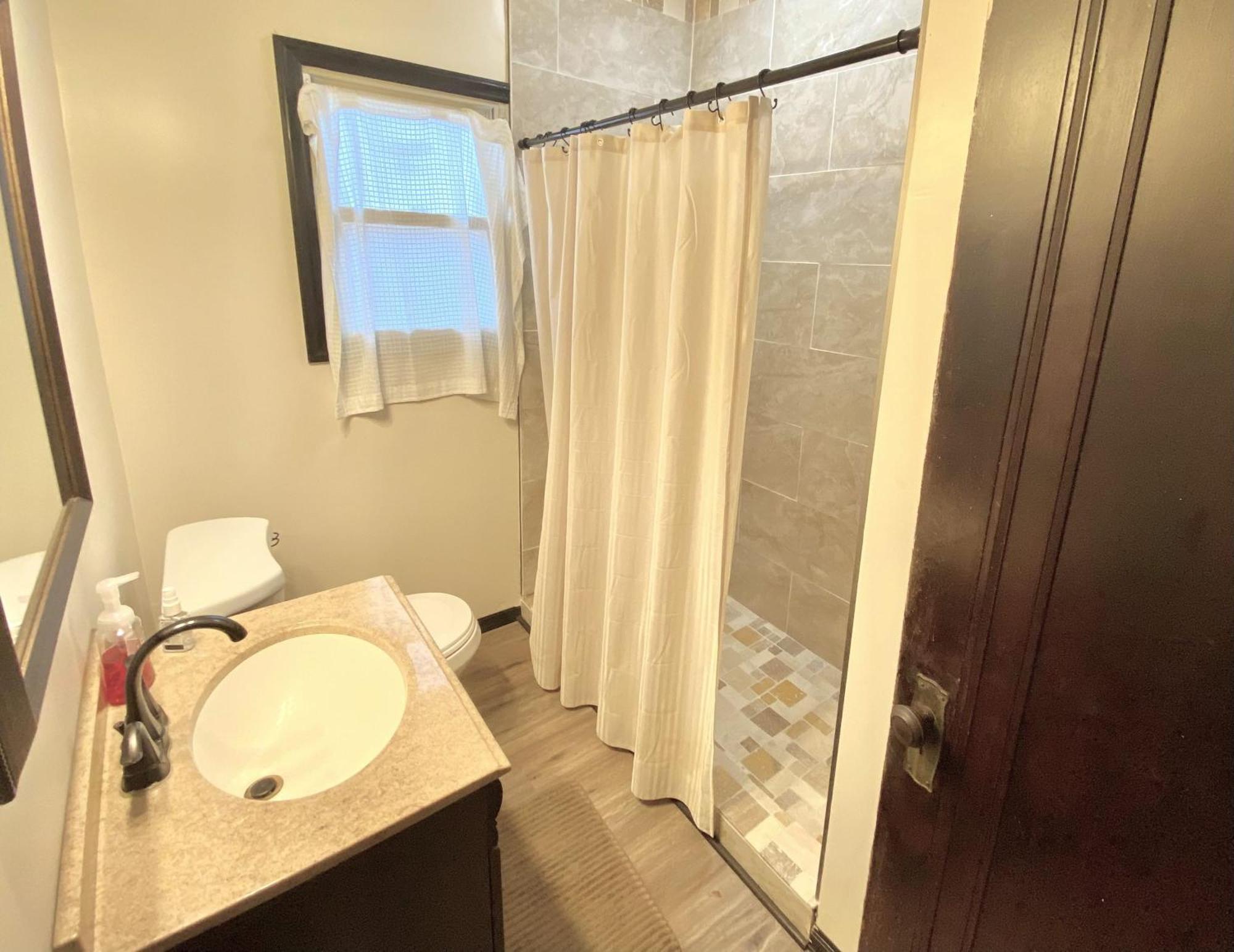 Comfy And Spacious 3 Bedroom - Easy City Access Питтсбург Экстерьер фото